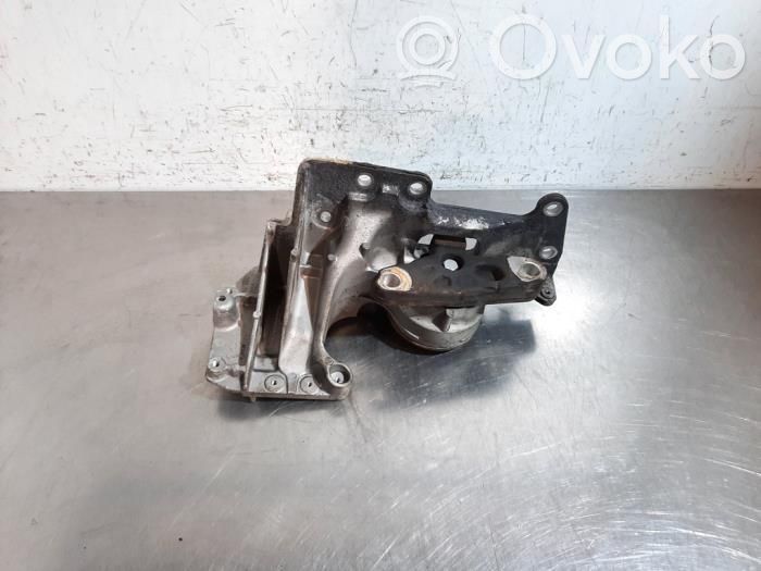 Engine mount bracket   112200985R