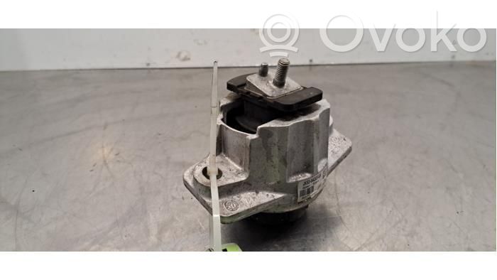 Land Rover Range Rover Velar Engine mount bracket 