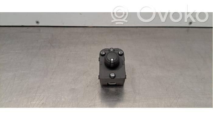 Audi Q4 e-tron Wing mirror switch 