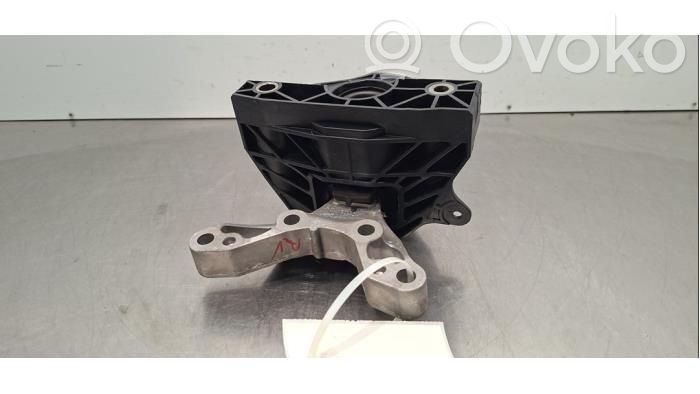 Peugeot 208 II Engine mount bracket 