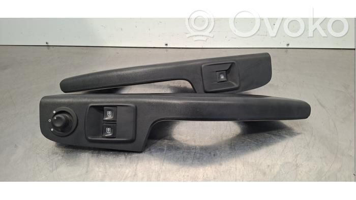 Renault Trafic III (X82) Comutator comandă geamuri electrice 