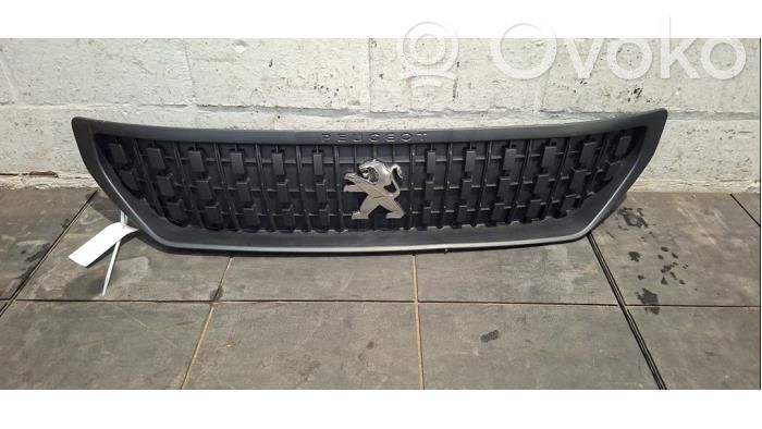 Peugeot Expert Front bumper upper radiator grill 