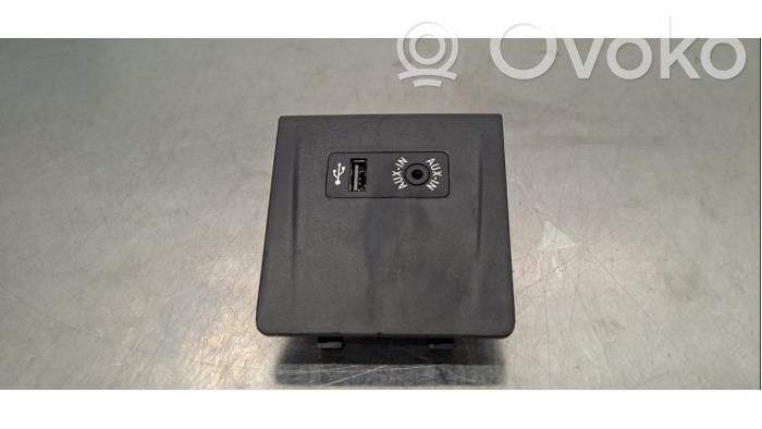BMW 2 F46 Priză USB 