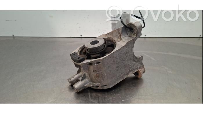 BMW i4 Engine mount bracket 