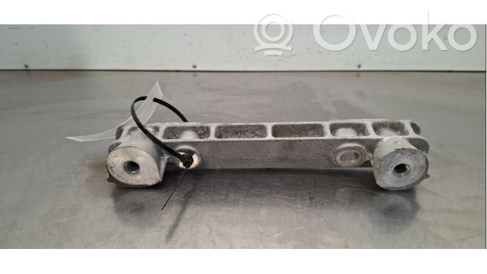 Volvo XC40 Engine mount bracket 