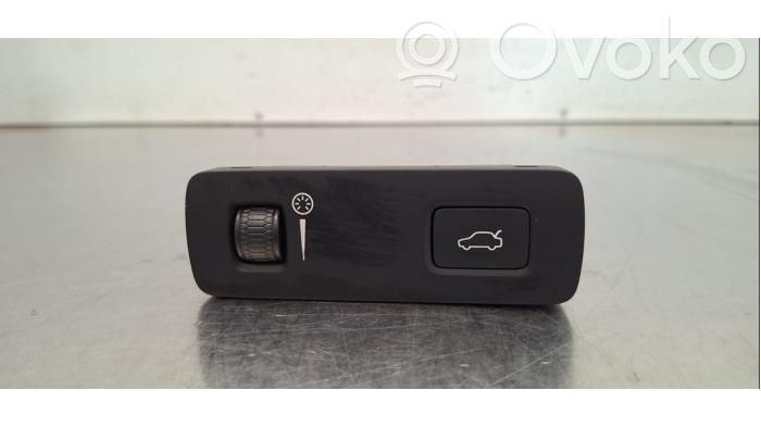 Volvo XC40 Tailgate/trunk/boot open switch 