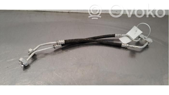 BMW XM Ilmastointilaitteen putki (A/C) 