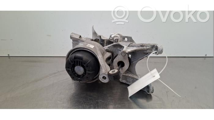Audi A4 S4 B9 8W Engine mount bracket 