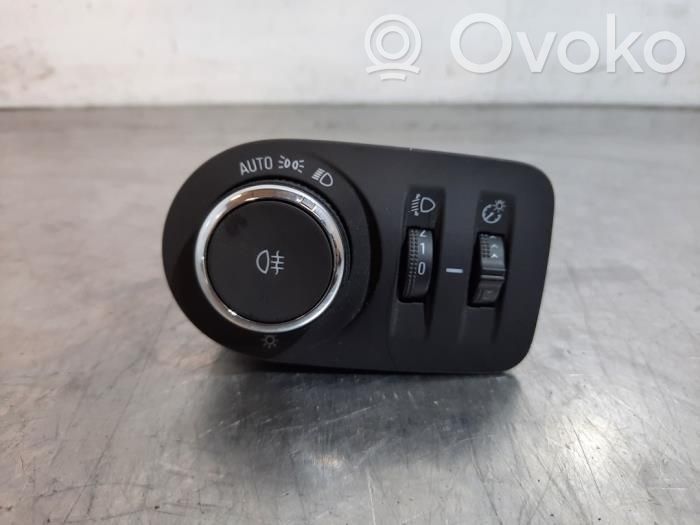 Opel Combo E Light switch 