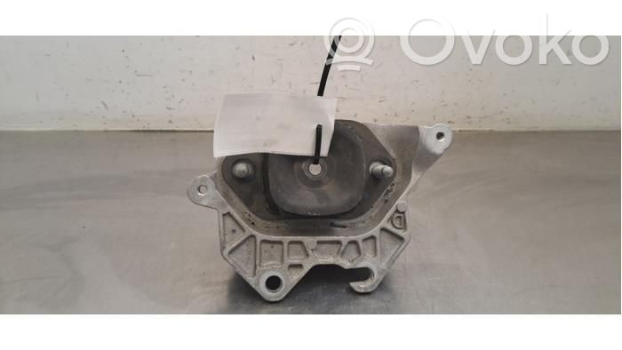 Renault Arkana Engine mount bracket 