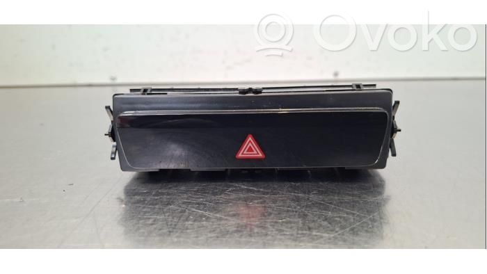Audi Q4 e-tron Hazard light switch 
