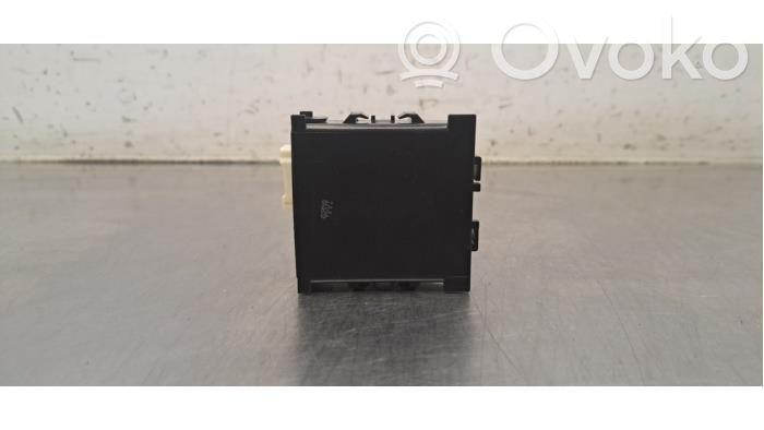 Toyota bZ4X Unitate/modul de comandă închidere centralizată 