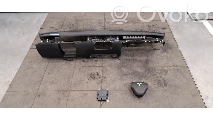 Tesla Model 3 Oro pagalvių komplektas su panele 
