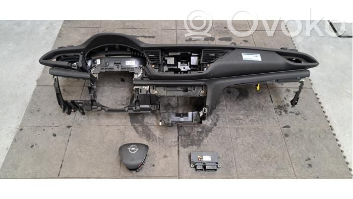 Opel Insignia B Turvatyynysarja paneelilla 