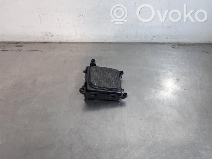 Hyundai Kona II Wireless charging module 