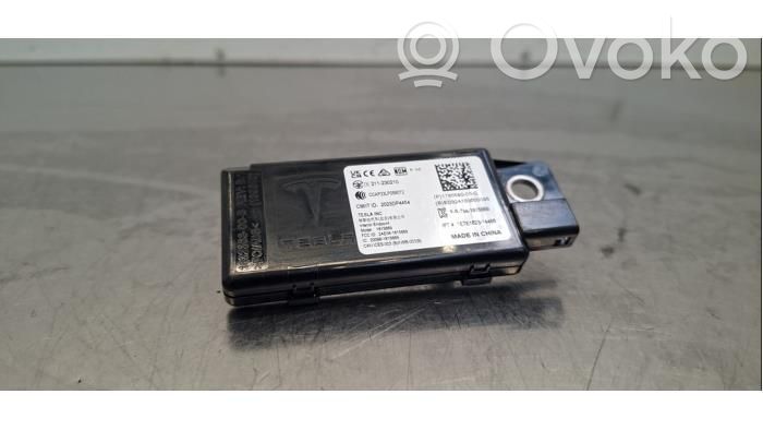 Tesla Model 3 Antenna control unit 