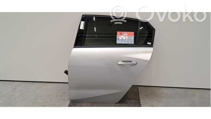 Opel Astra L Puerta trasera 
