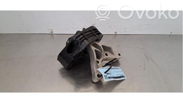 Peugeot 2008 II Engine mount bracket 