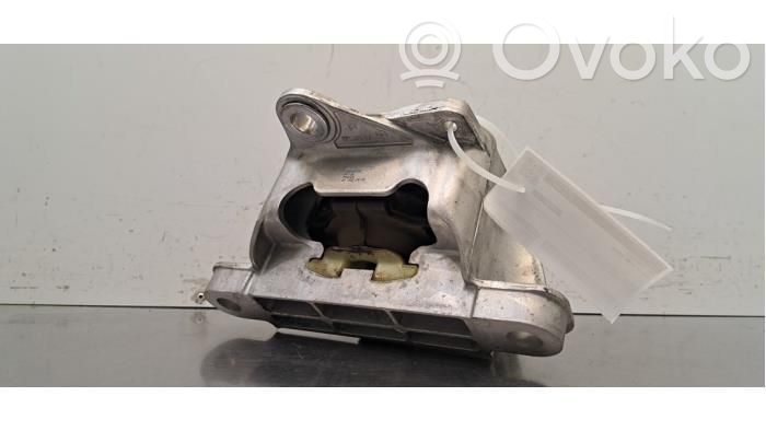 Volvo XC40 Engine mount bracket 