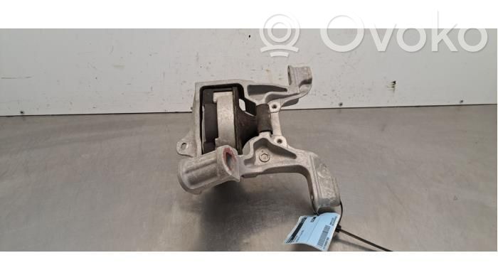 Engine mount bracket   DH3V3906Y