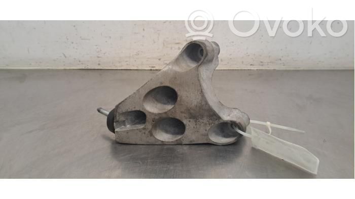 Autres pièces compartiment moteur