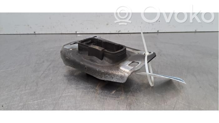 Opel Vivaro Engine mount bracket 