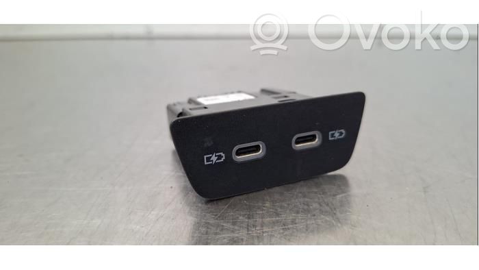 USB-pistokeliitin   2G6035954