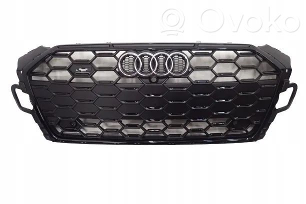 Audi A5 Grotelės viršutinės 