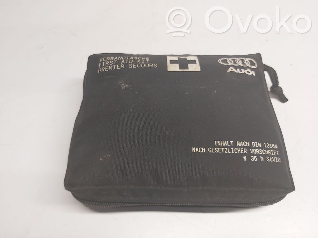Audi A4 S4 B9 8W Ensiapupakkaus 