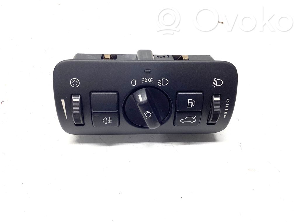 Light switch   30739413,04066312