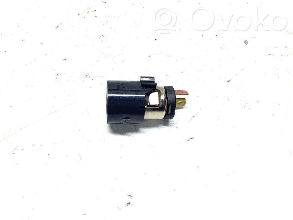Volvo V60 Zigarettenanzünder hinten 