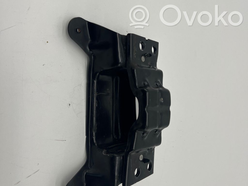 Volkswagen PASSAT B8 Engine mount bracket 