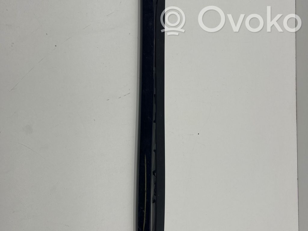 BMW X7 G07 Windshield trim 