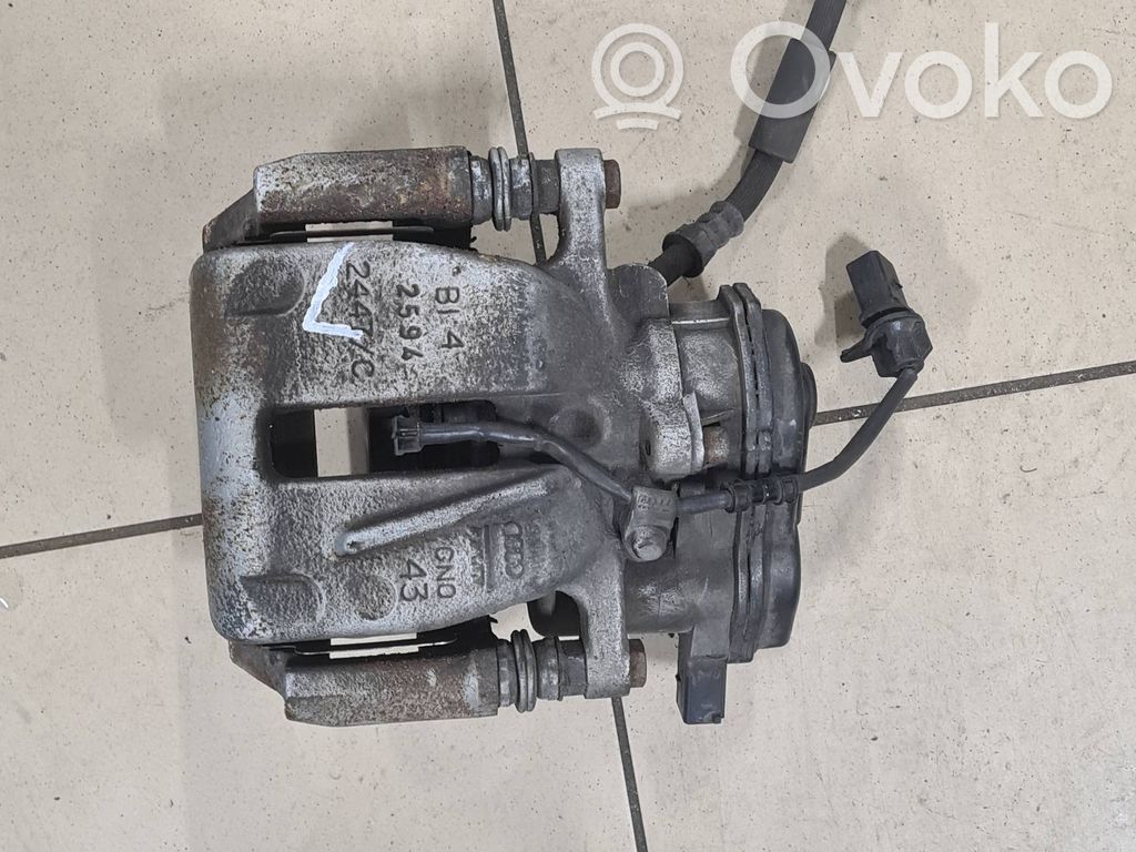 Audi A8 S8 D4 4H Tylny zacisk hamulcowy 