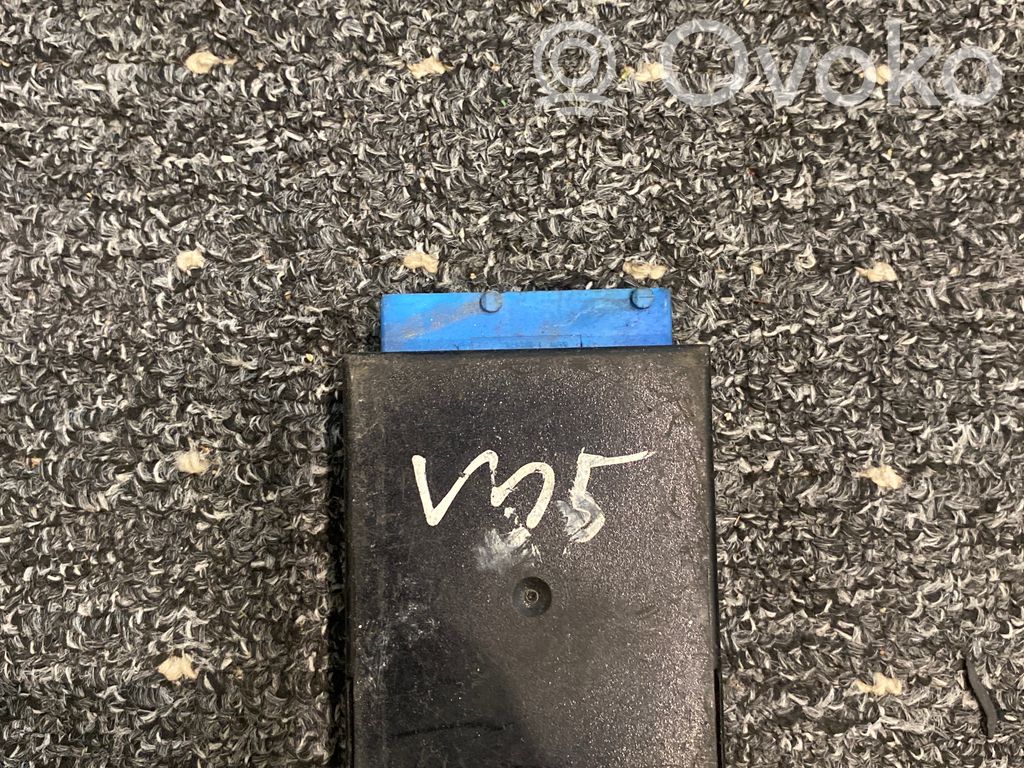 Window wiper relay   8359031