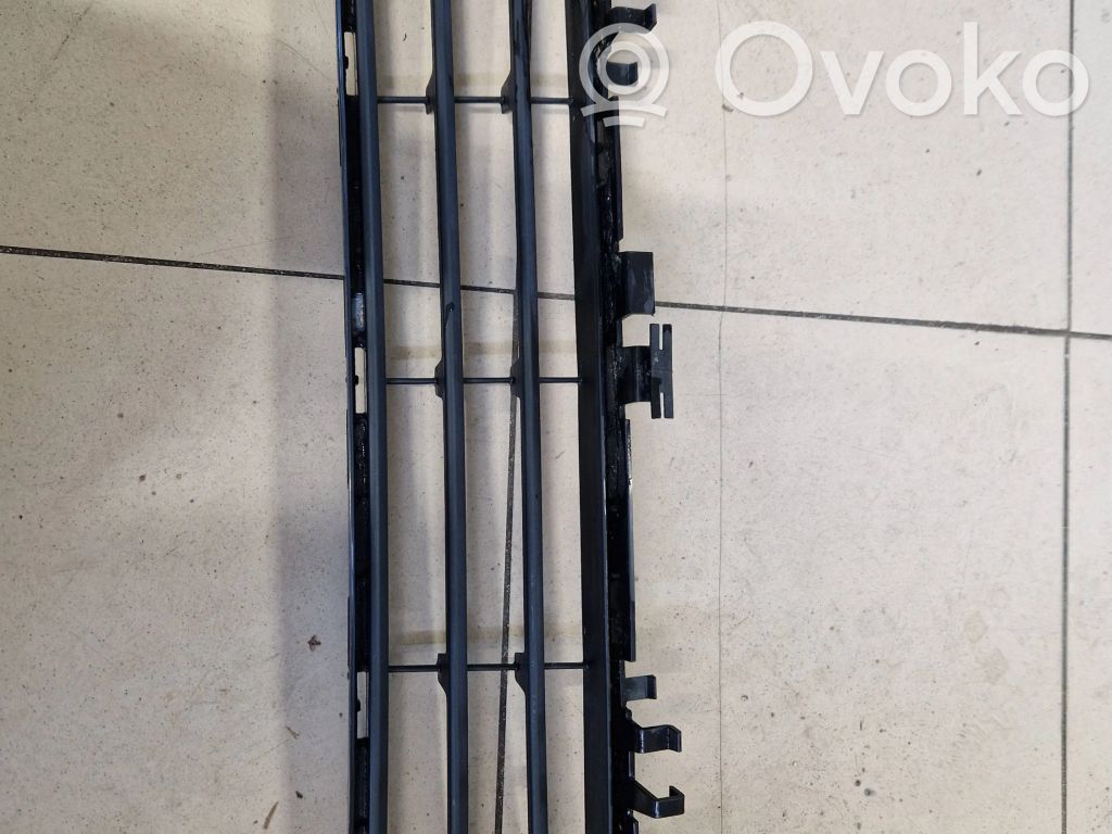 BMW 5 G30 G31 G38 Kratka dolna zderzaka przedniego 