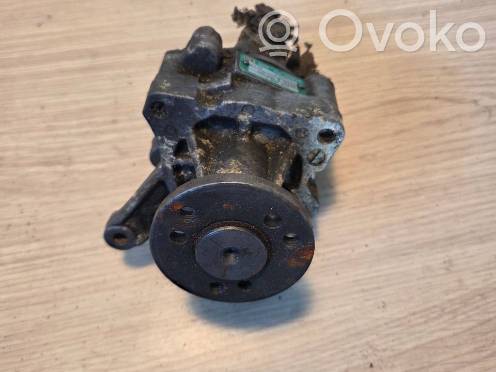 BMW 7 E38 Power steering pump 