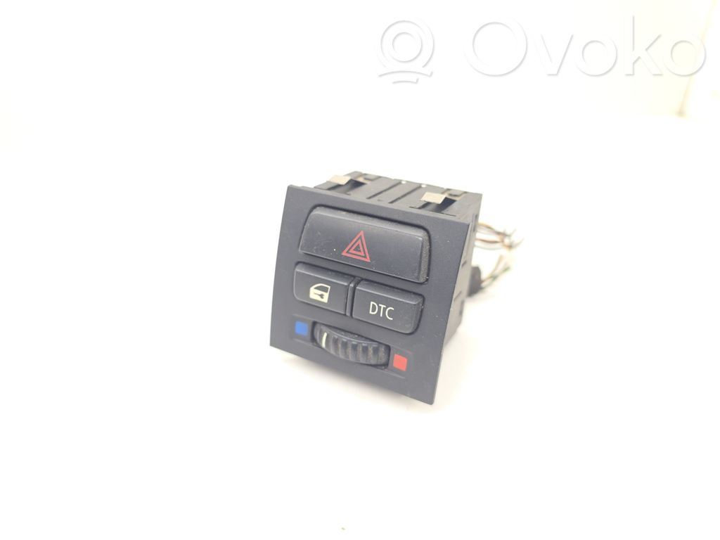 Hazard light switch   6131,6945652