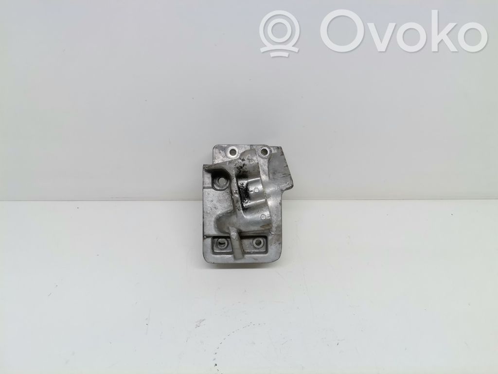 Fiat 500L Engine mounting bracket 