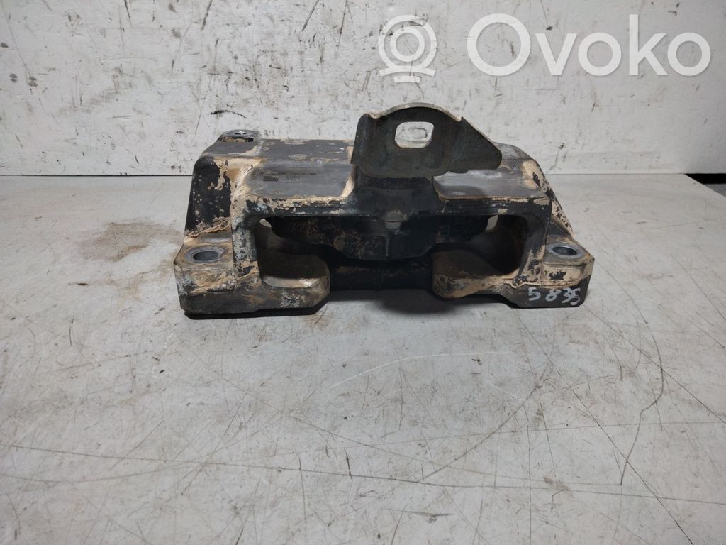 Mercedes-Benz B W247 Engine mount bracket 