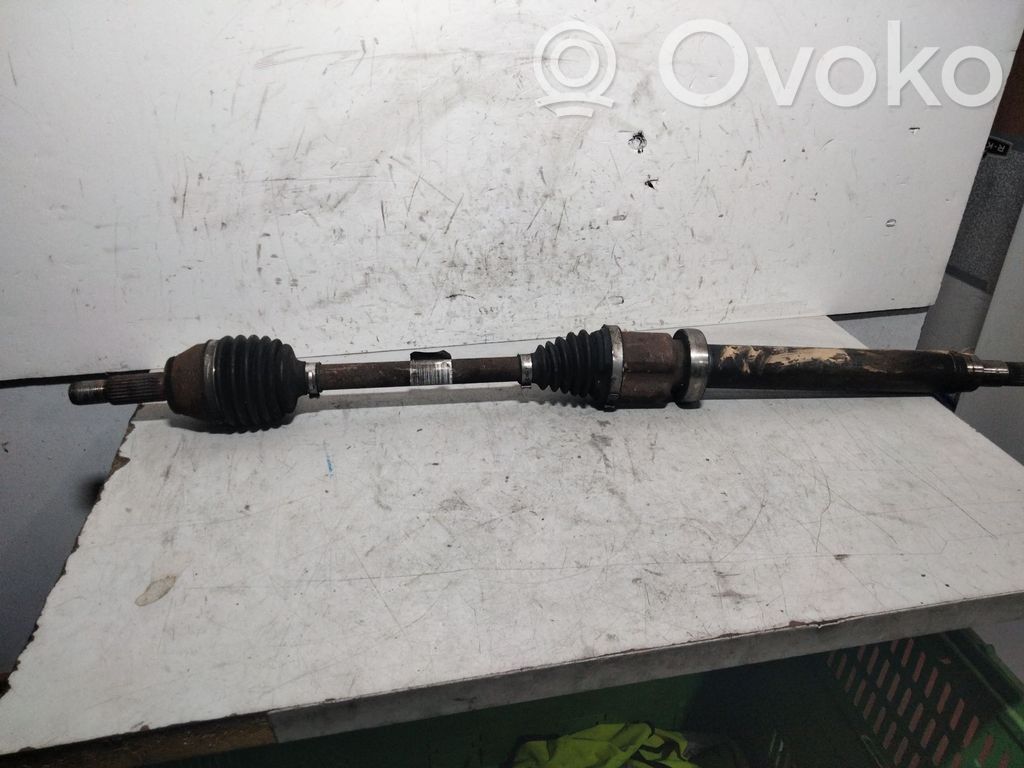 Etuvetoakseli   8V513B436AAE