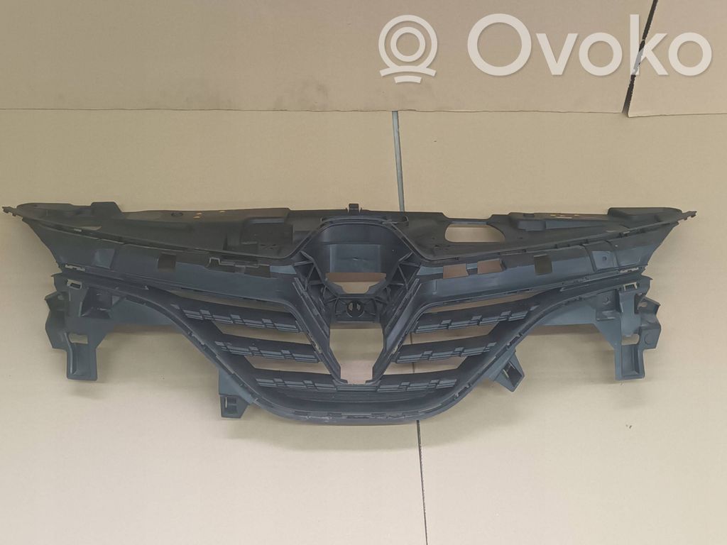 Renault Clio V Etupuskurin ylempi jäähdytinsäleikkö 
