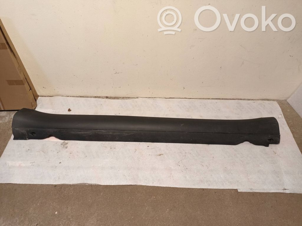 Tesla Model Y Kynnyksen/sivuhelman lista 