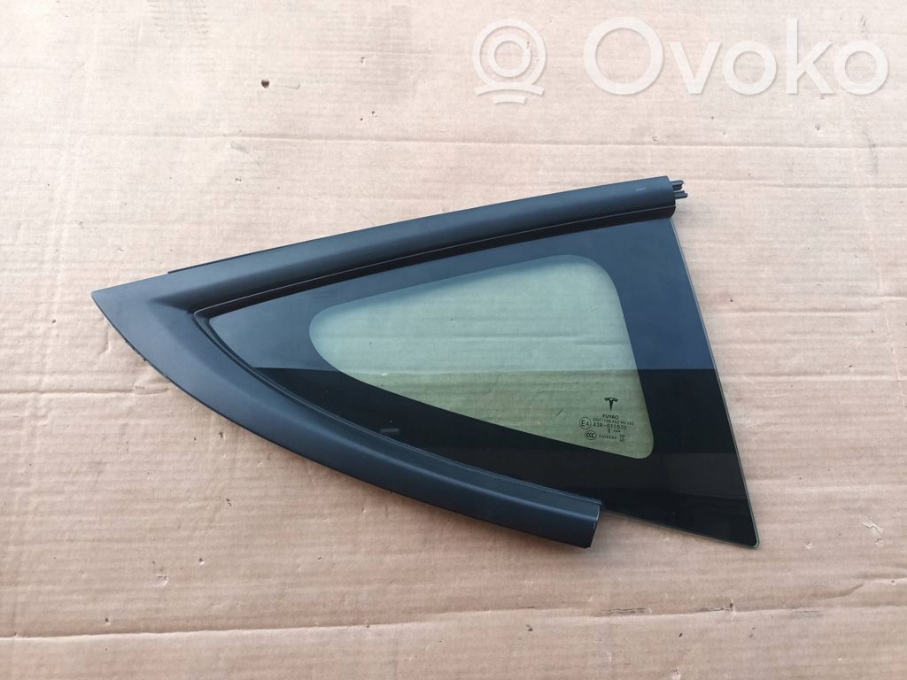 Rear side window   151497900,151497901C