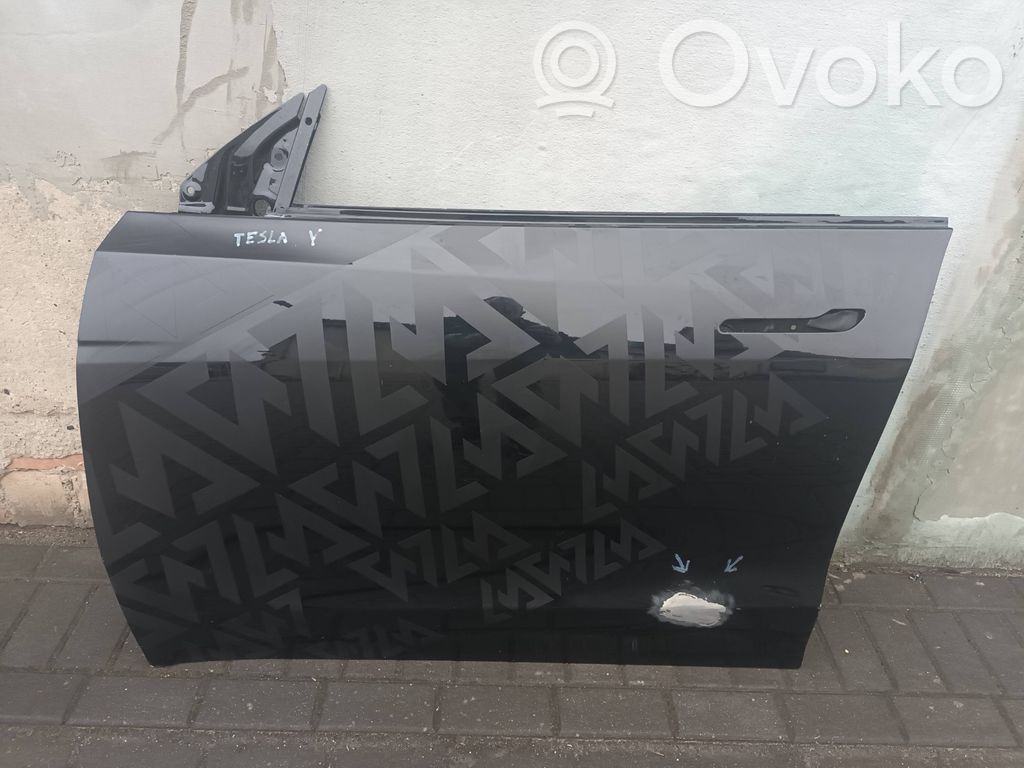 Tesla Model Y Дверь 