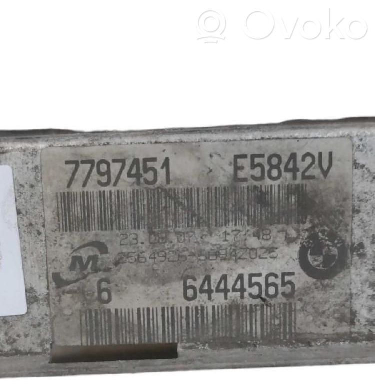 Dzesēšanas šķidruma radiators   7797451
