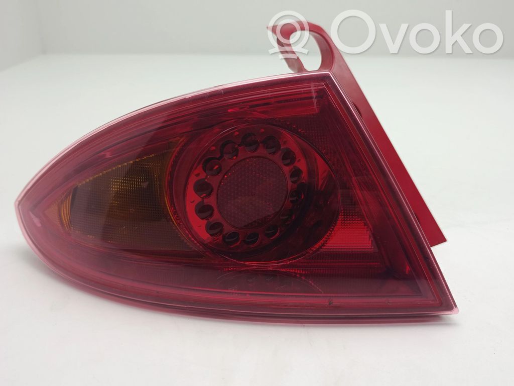 Tailgate rear/tail lights   1P0945111A