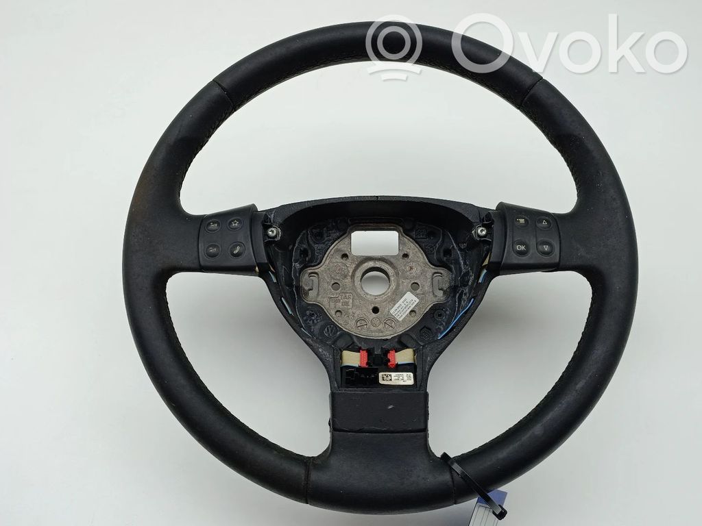 Volkswagen Golf V Ohjauspyörä 