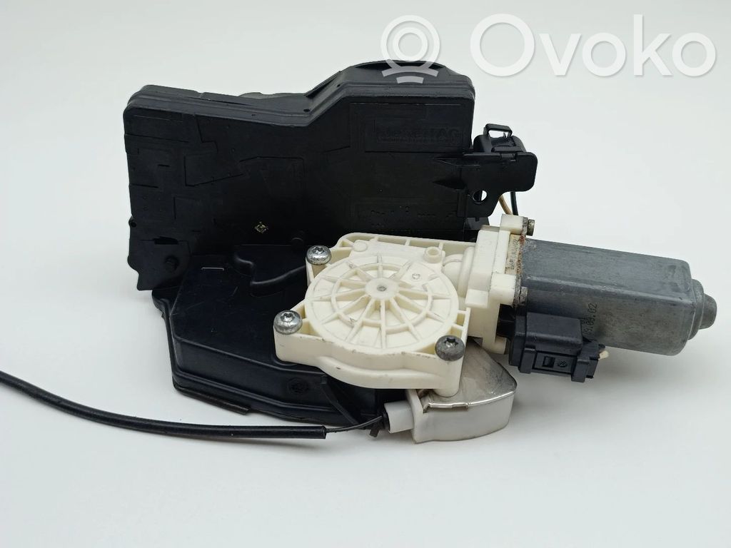 Front door lock   7028908