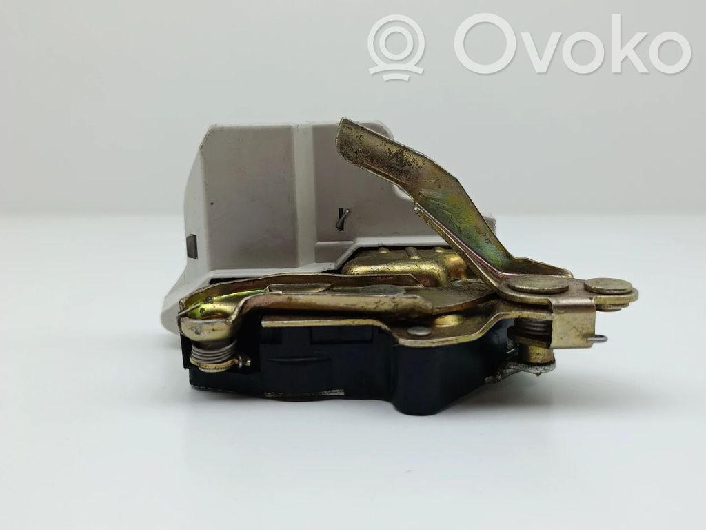 Mercedes-Benz 190 W201 Bīdāmās durvis slēdzene 